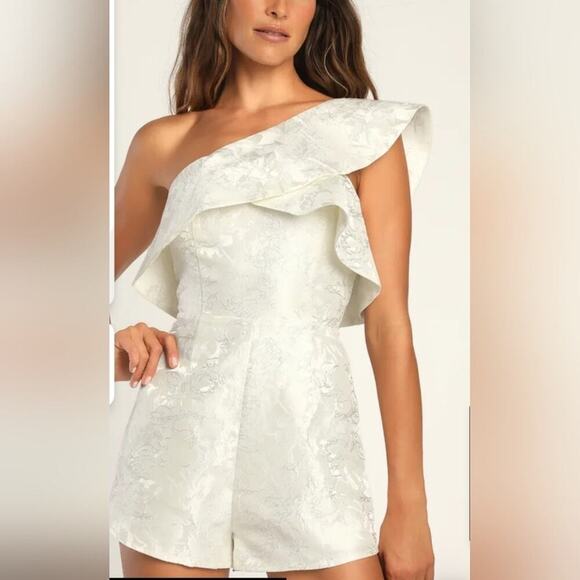 Sale !Lulu's One Shoulder Romper NWT - Picture 2 of 8